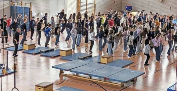  „Das Profil der Obinger Mittelschule ist vor allem durch Musik, Bewegung, sehr engen Kontakt zurregionalen Wirtschaft und dem Gewerbeverein sowie von der Verwurzelung in der Obinger Bevölkerung geprägt“, erklärte Schulleiter Thomas Duxner beim Tag der offenen Tür
